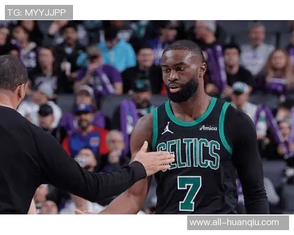 杰伦布朗连续9场30分表现惊艳创造绿军历史新纪录引发热议